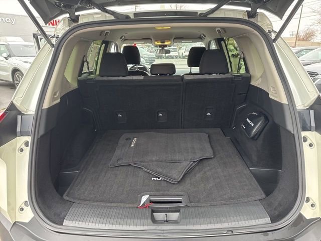 Used 2023 Nissan Rogue SV AWD/4WD image 18
