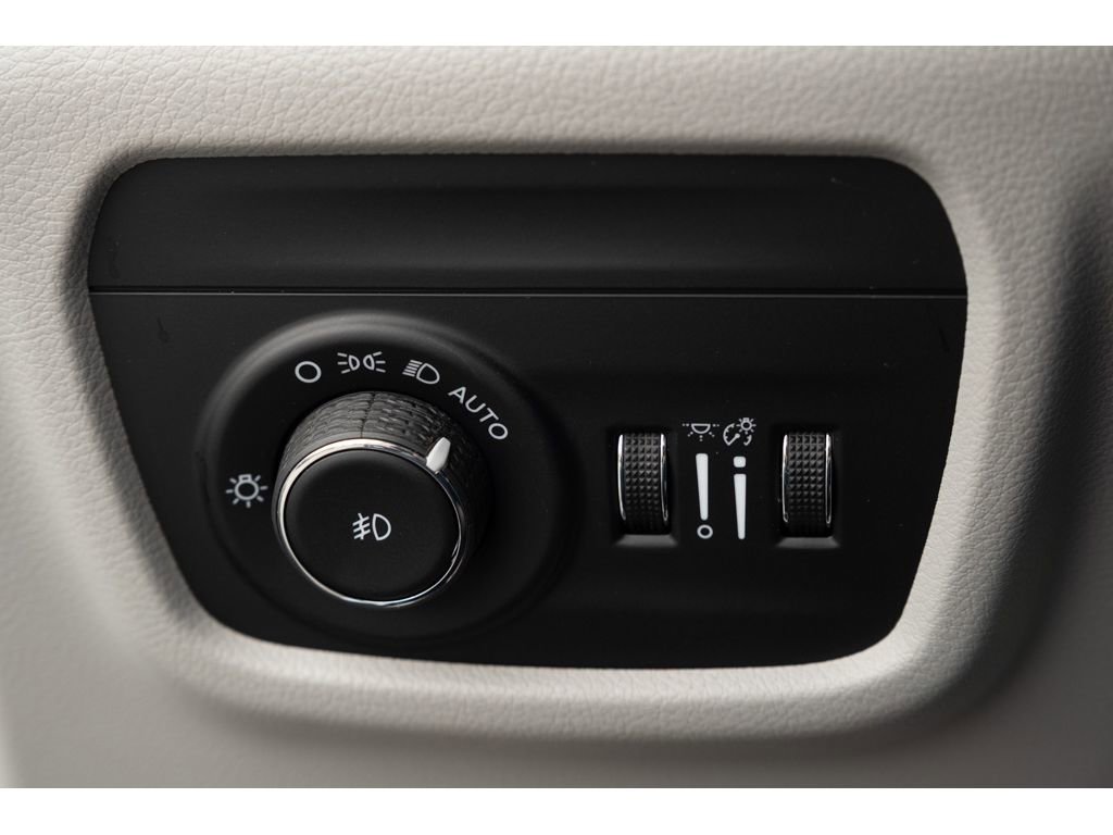 Used 2023 Jeep Grand Cherokee Overland image 30