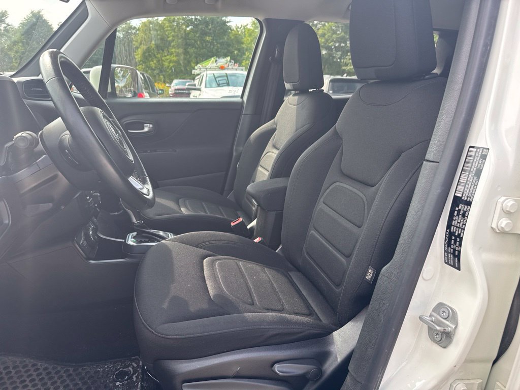 Used 2020 Jeep Renegade Latitude w/ Cold Weather Group AWD/4WD image 9