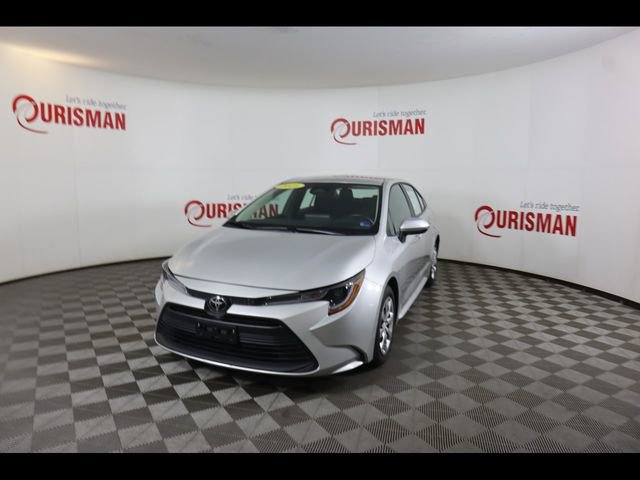 Used 2025 Toyota Corolla LE image 2