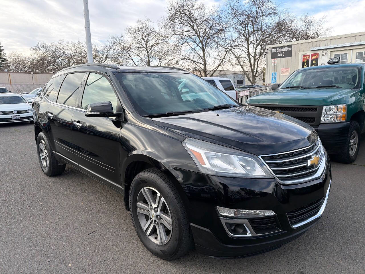 Used 2017 Chevrolet Traverse LT image 1