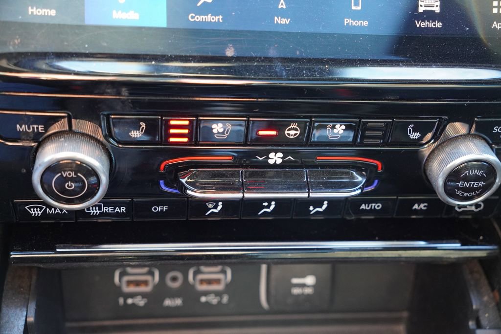 Used 2023 Jeep Grand Cherokee Overland w/ Luxury Tech Group IV image 32