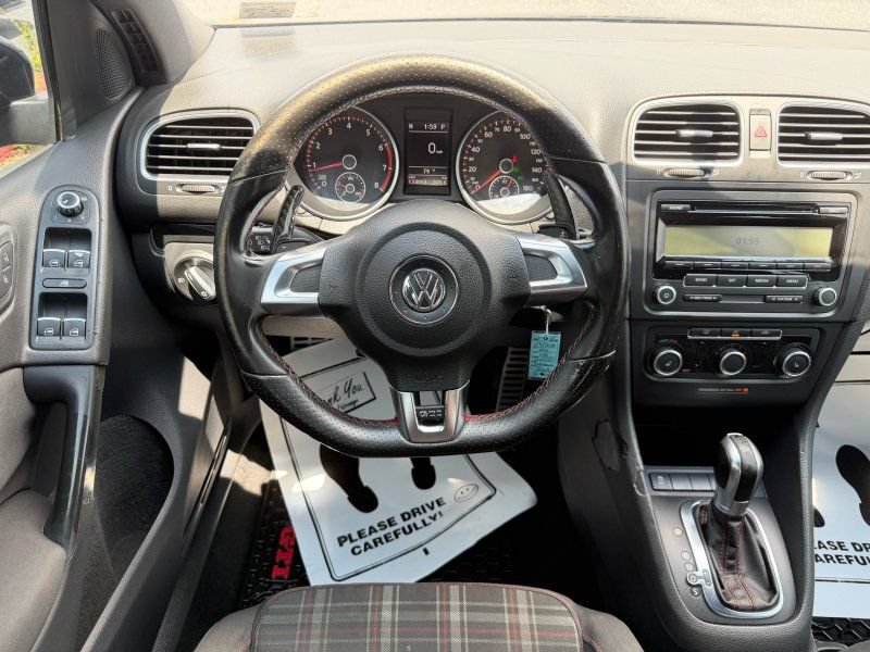 Used 2011 Volkswagen Golf 4-Door FWD image 11