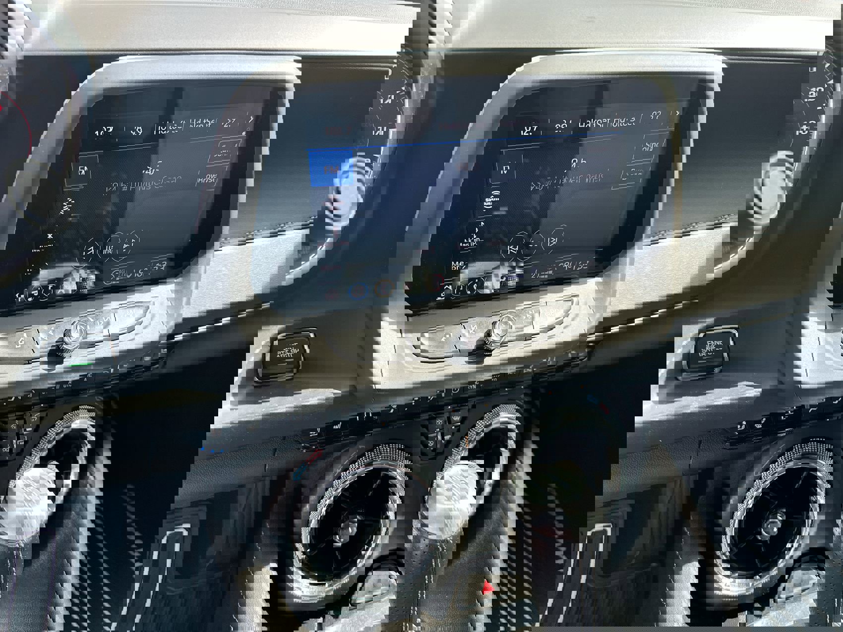 Used 2022 Chevrolet Camaro LT image 16