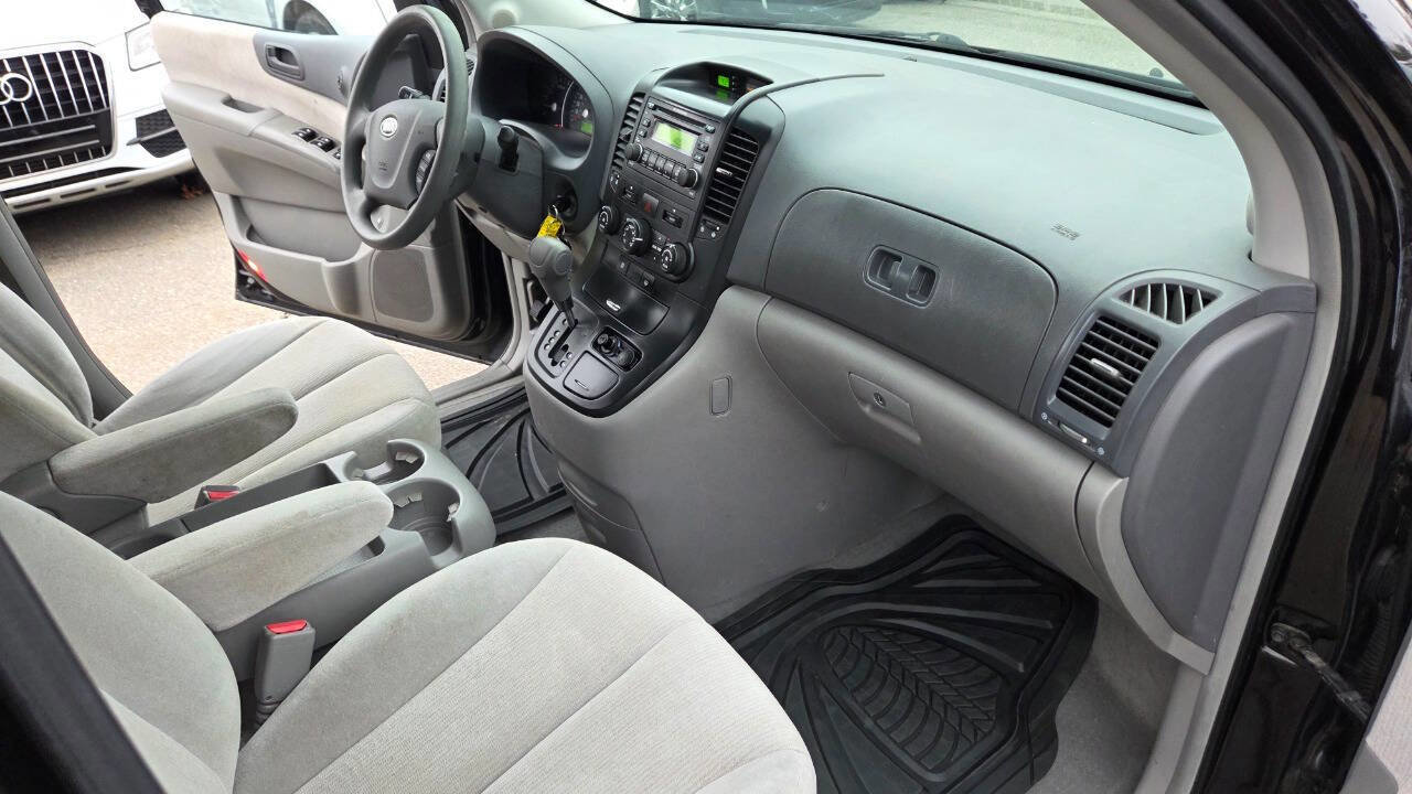 Used 2007 Kia Sedona LX image 38