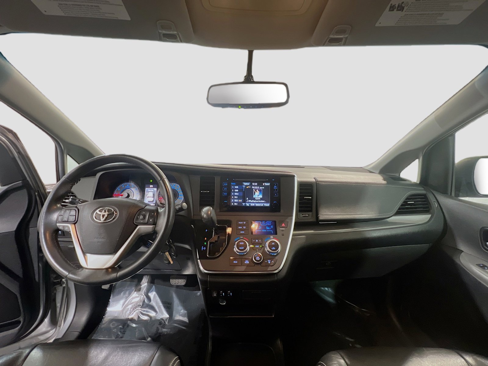 Used 2017 Toyota Sienna SE image 15