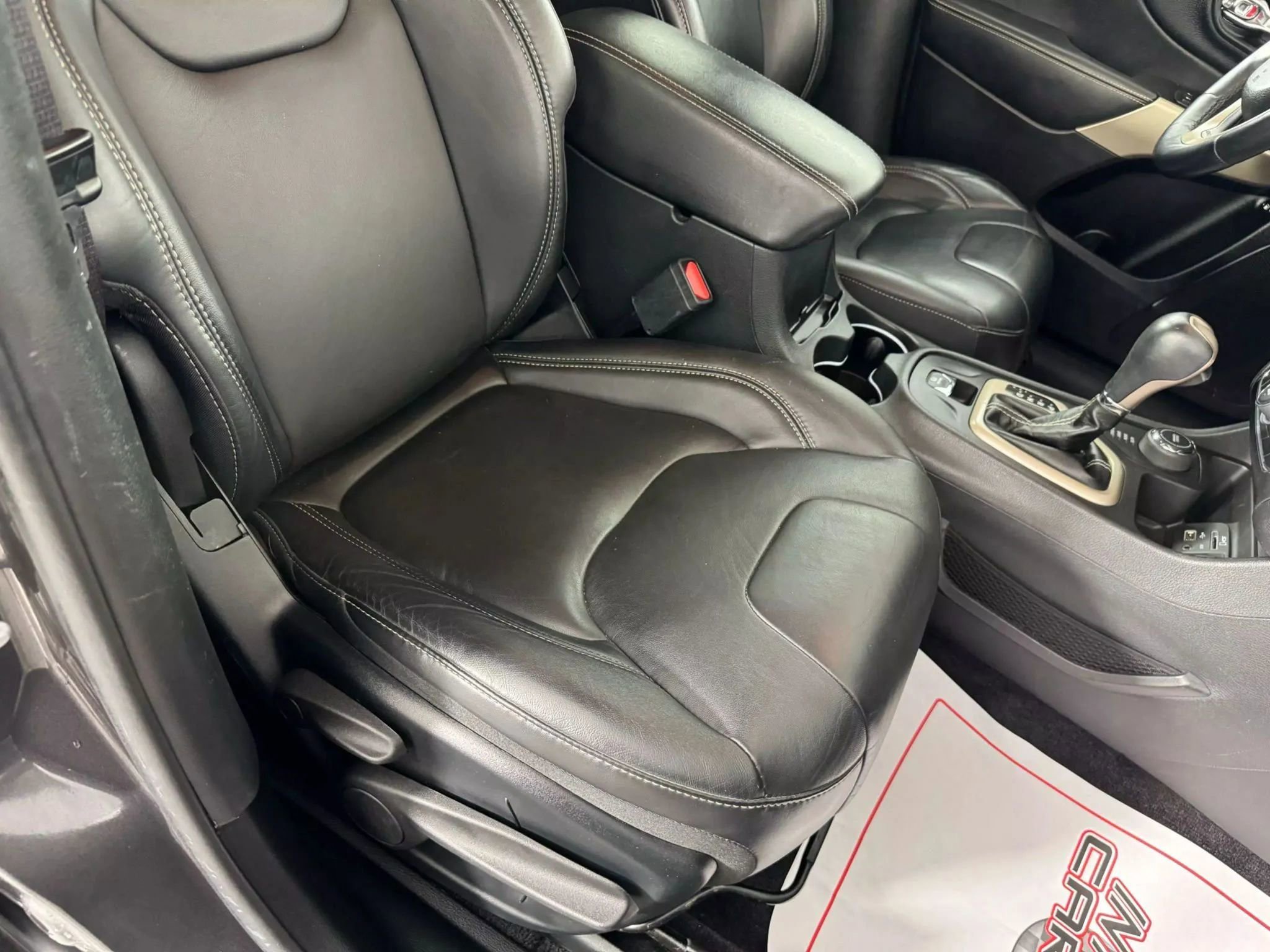 Used 2018 Jeep Cherokee Limited AWD/4WD image 35