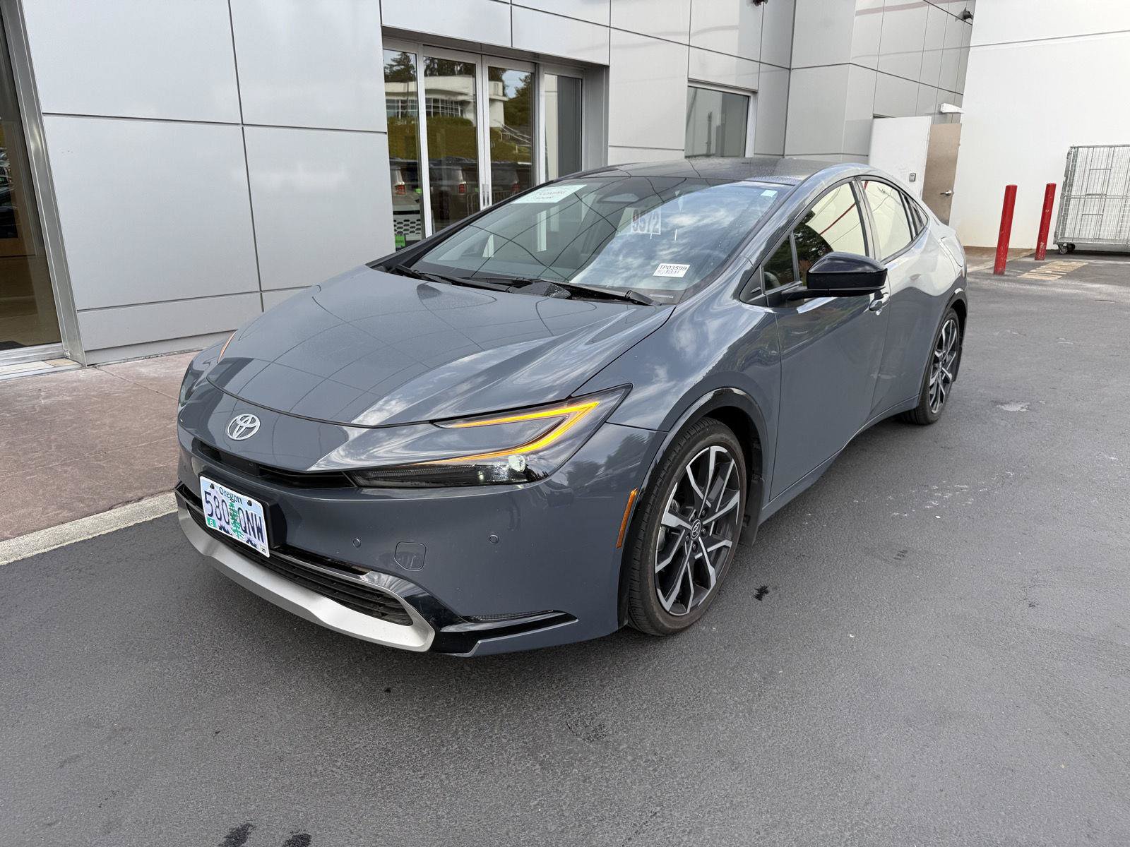 Used 2025 Toyota Prius Plug-In Hybrid FWD video 1
