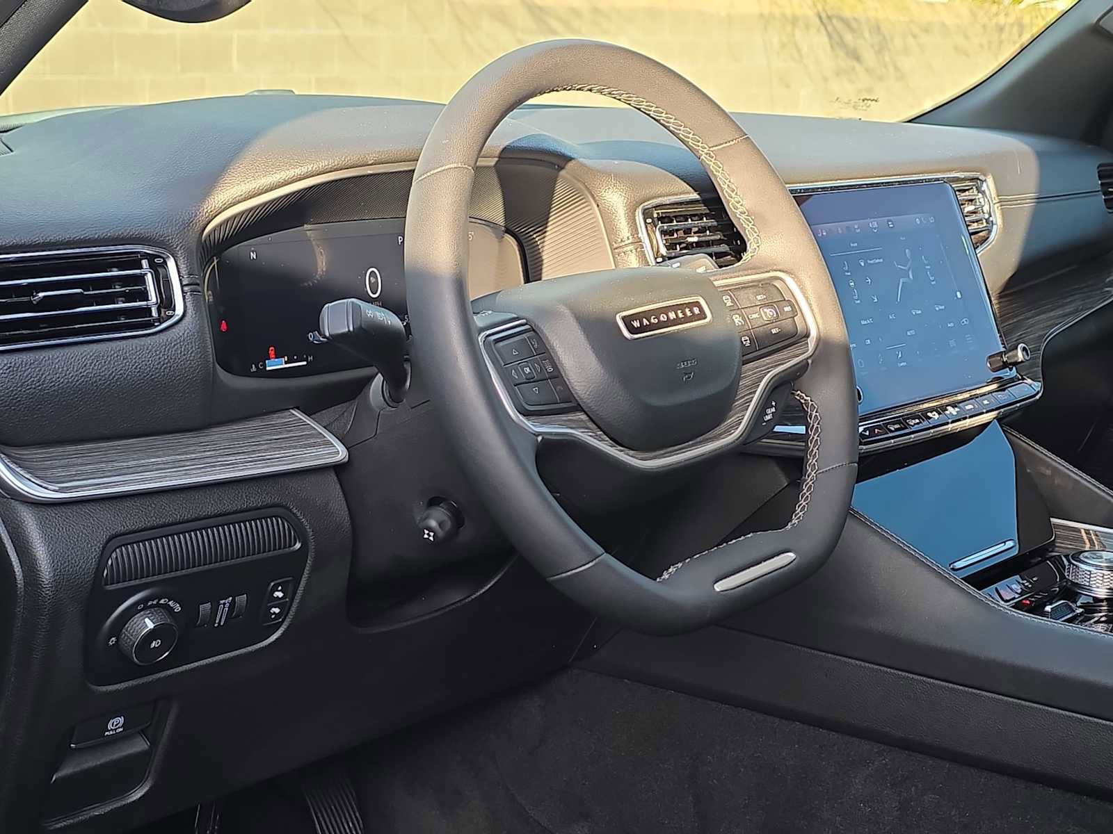 Used 2022 Jeep Wagoneer Series II image 2