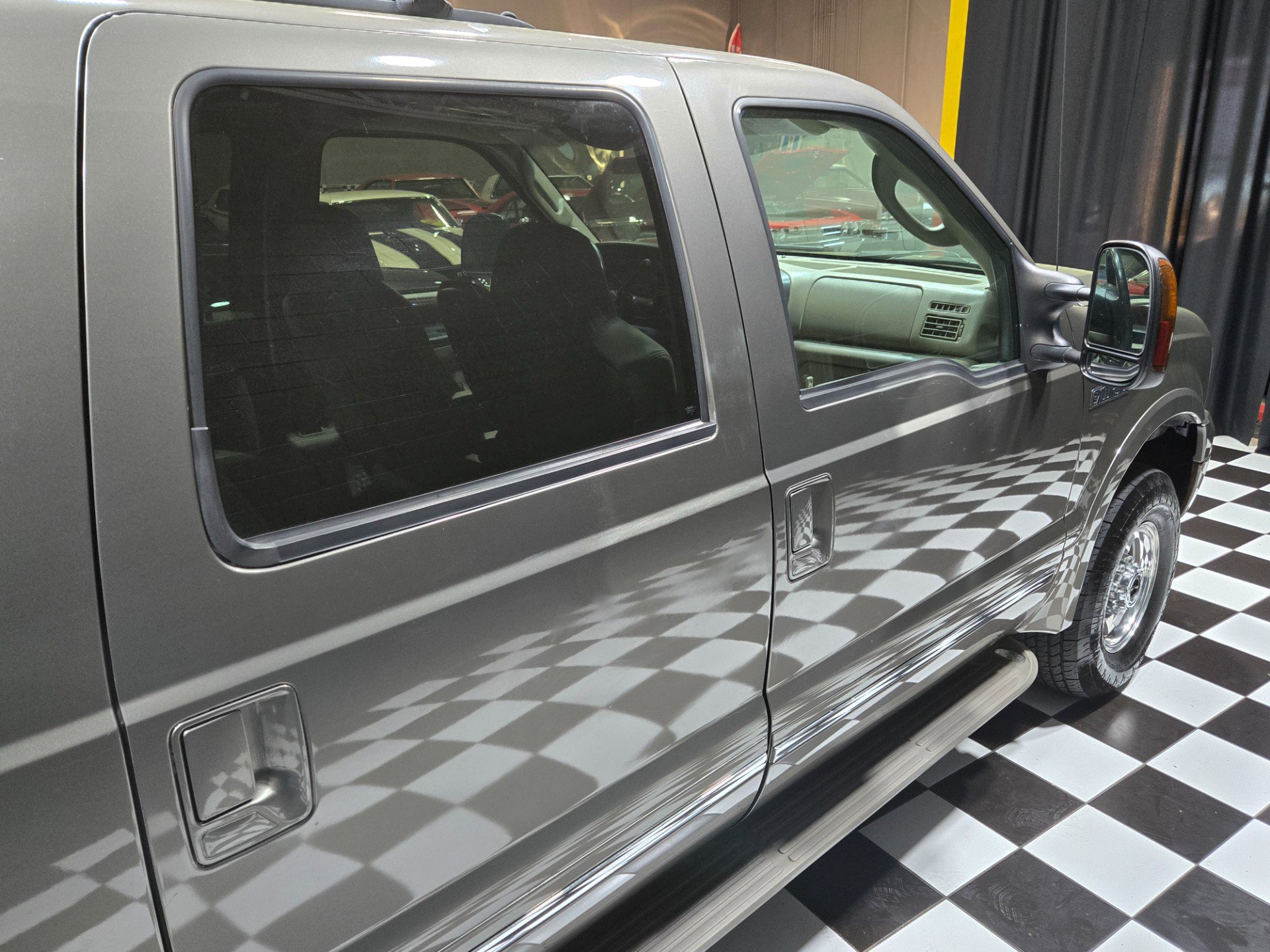 Used 2005 Ford Excursion Limited image 65