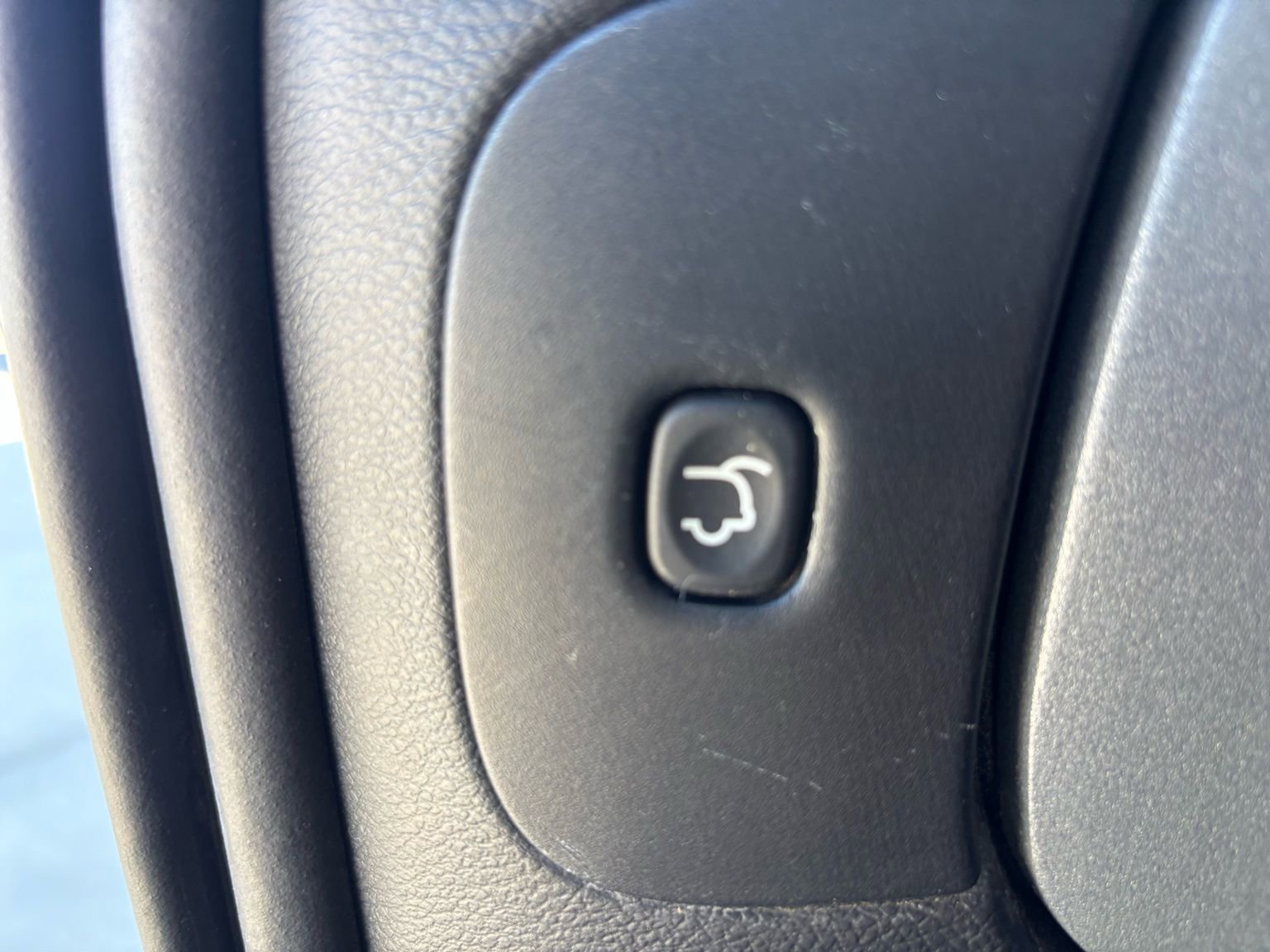 Used 2015 Jeep Cherokee Trailhawk w/ Comfort/Convenience Group image 32