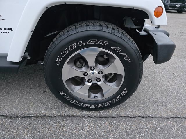 Used 2017 Jeep Wrangler Unlimited Sahara w/ Connectivity Group image 12