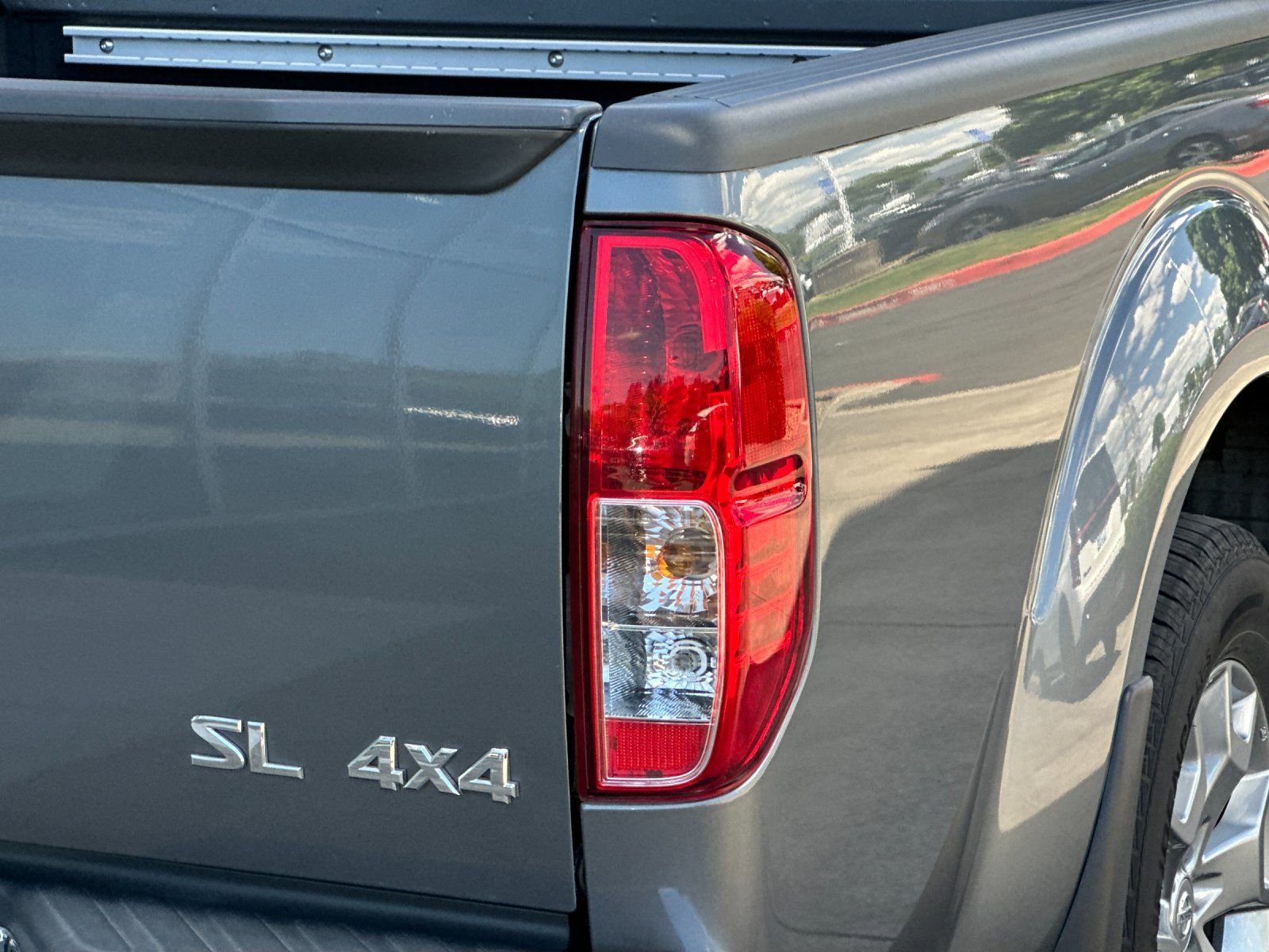 Used 2019 Nissan Frontier SL AWD/4WD image 24