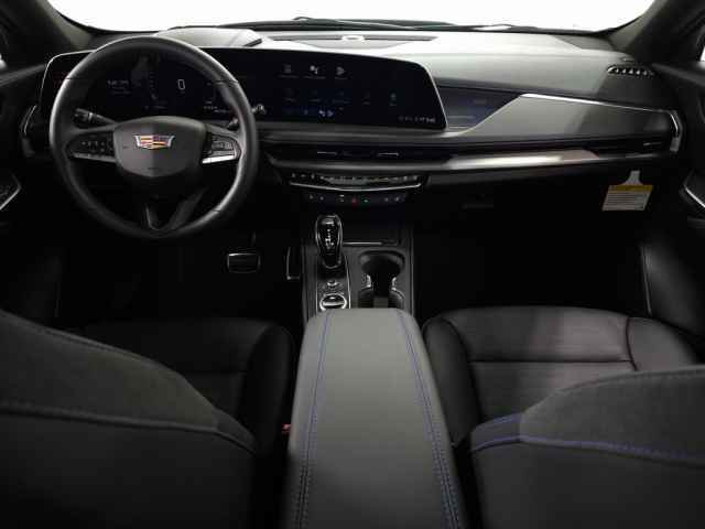 Used 2024 Cadillac XT4 Sport image 8