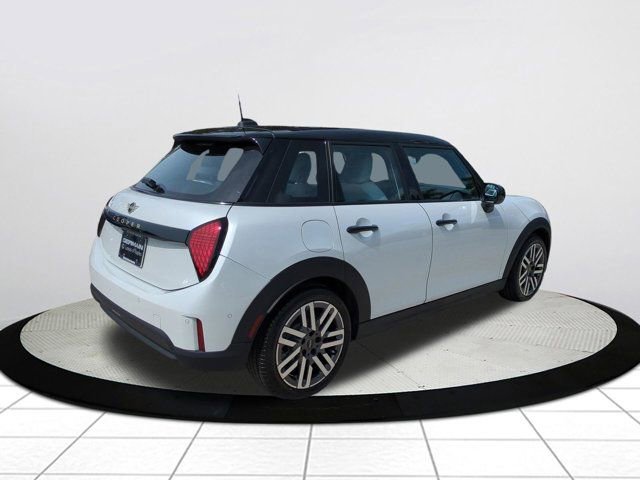 Used 2026 MINI Cooper 4-Door Hardtop image 3