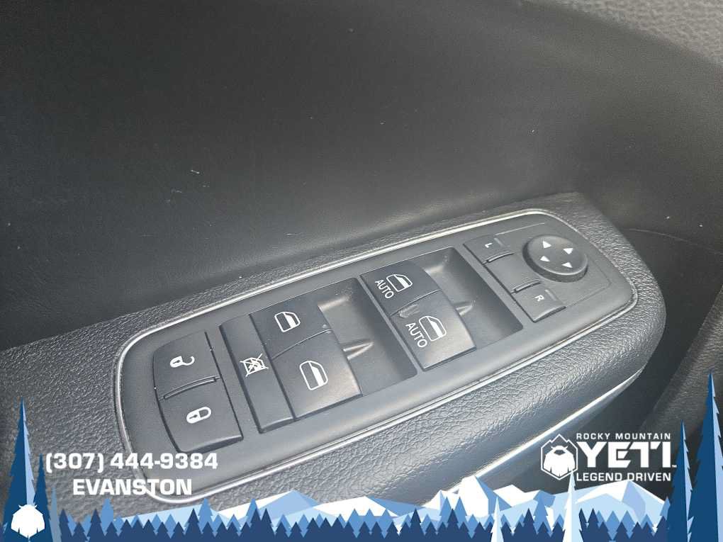 Used 2017 Chrysler 300 C AWD/4WD image 27
