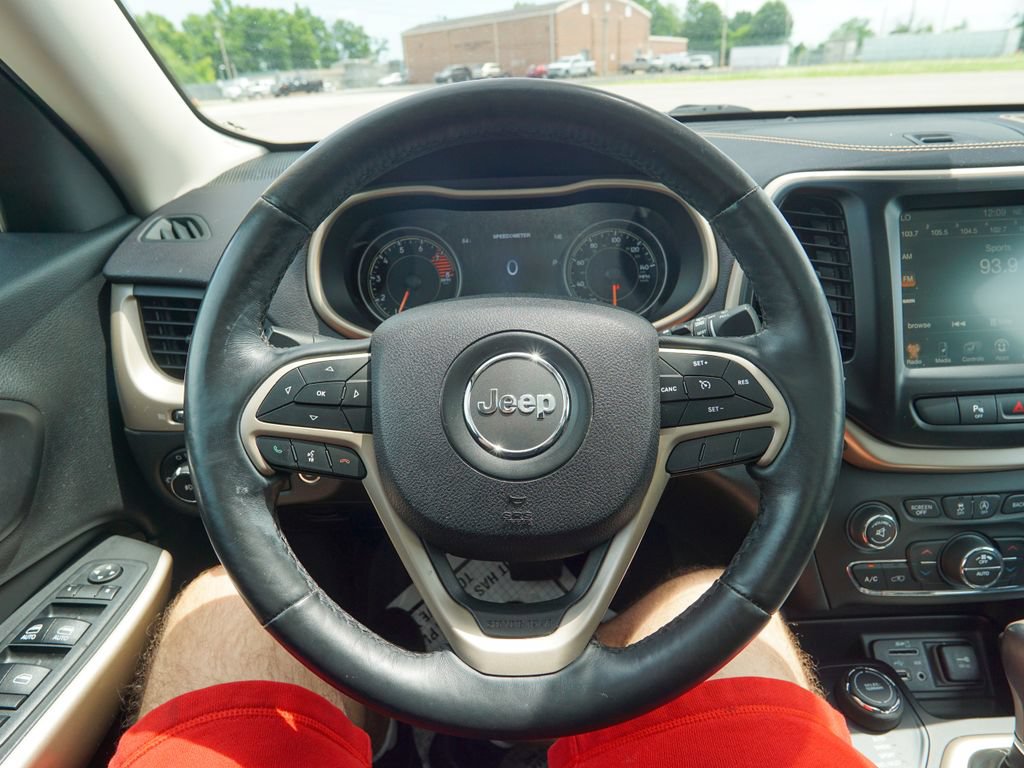 Used 2018 Jeep Cherokee Limited AWD/4WD image 22