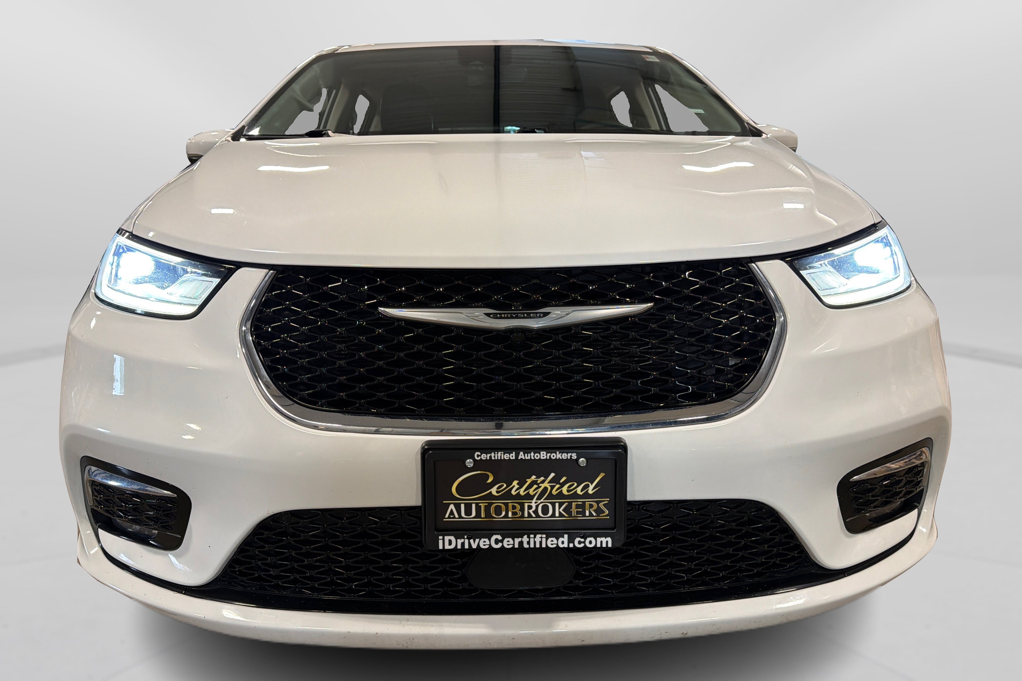 Used 2023 Chrysler Pacifica Touring-L FWD image 10