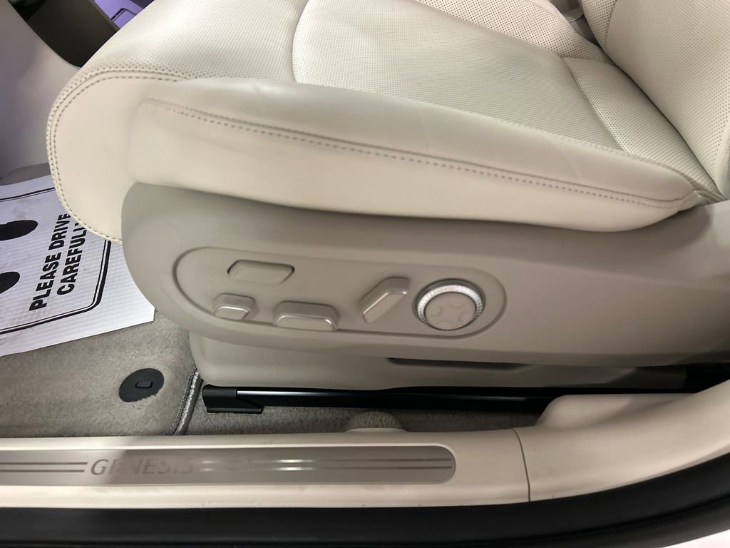 Used 2025 Genesis GV60 RWD image 11