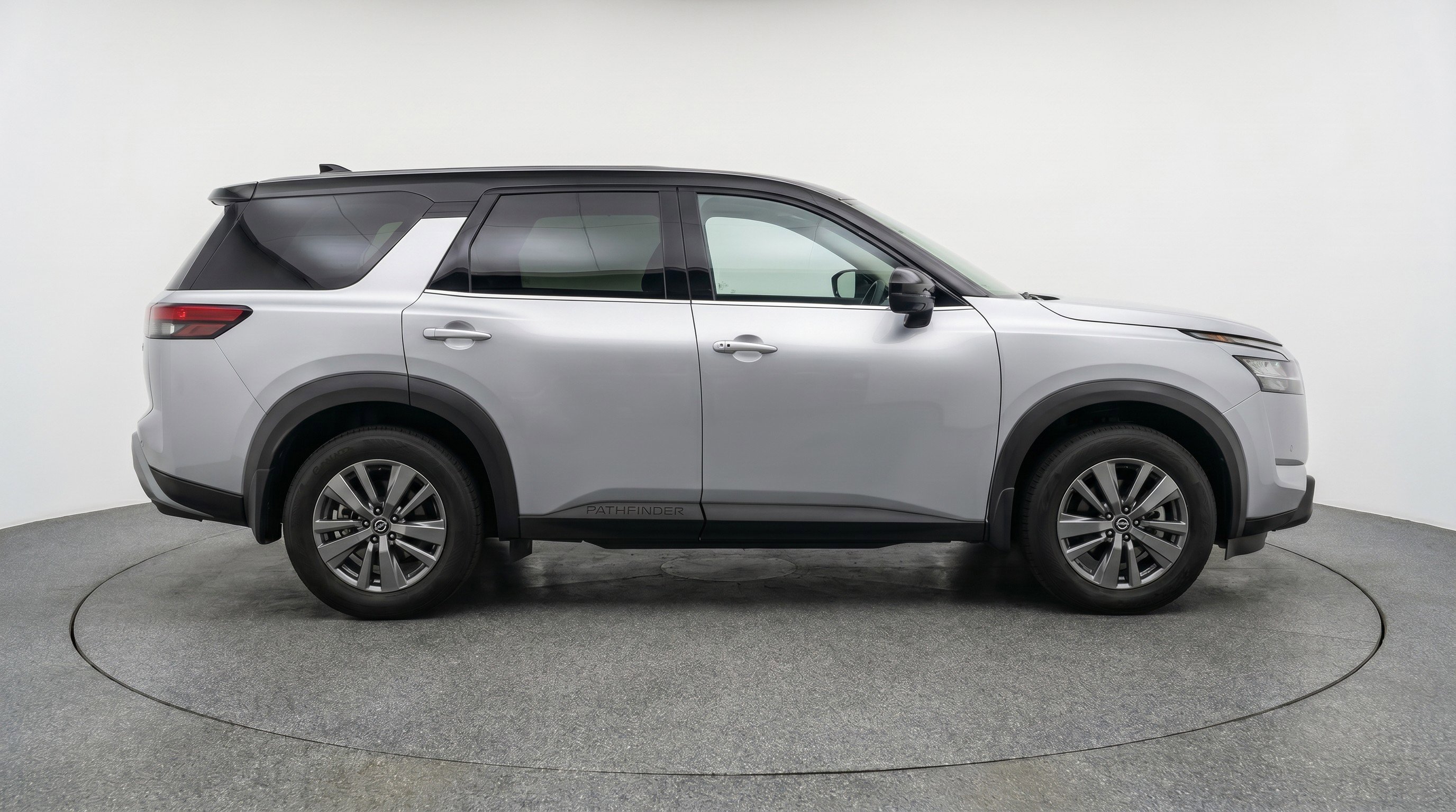 Used 2025 Nissan Pathfinder SV FWD image 11