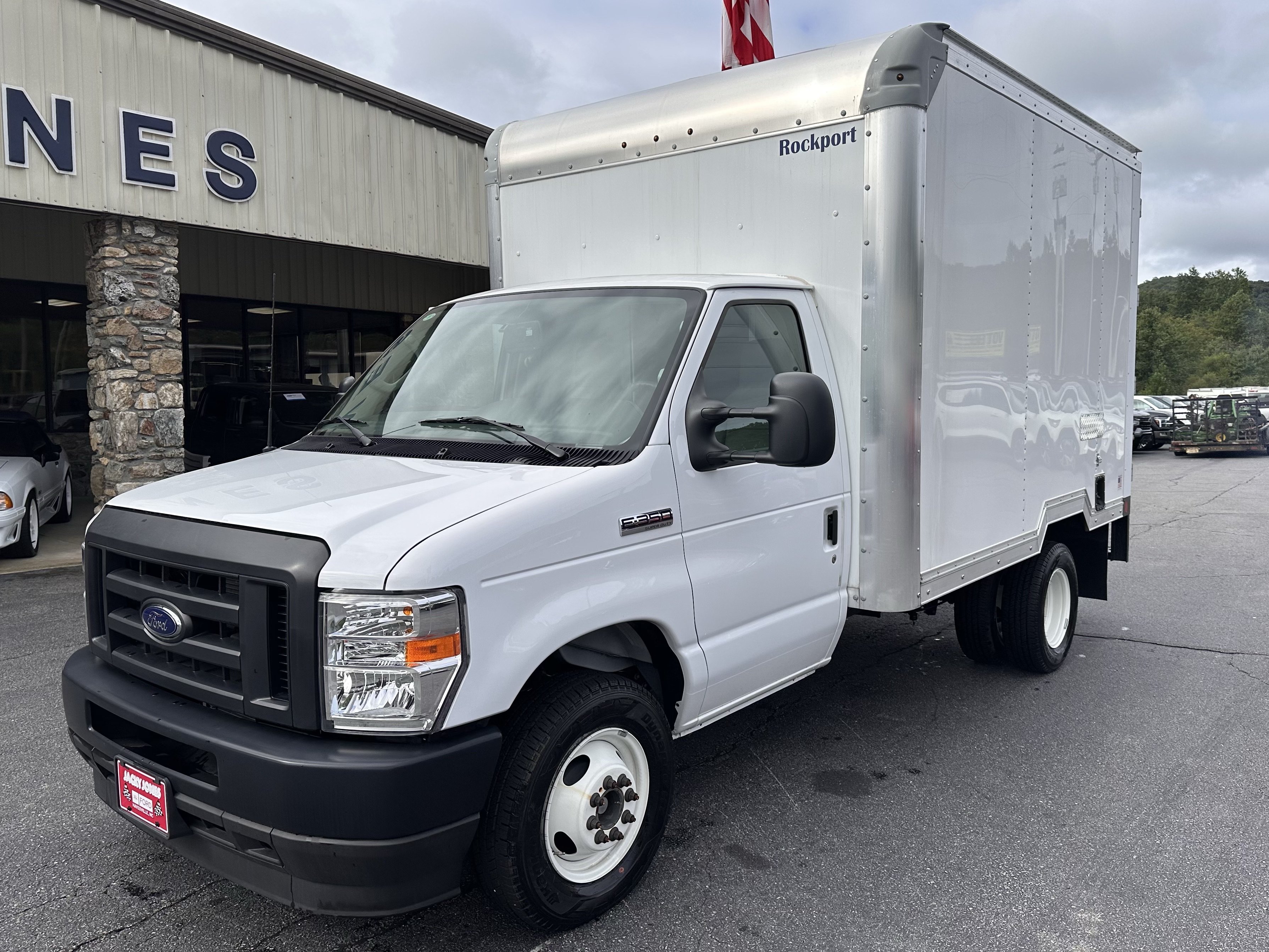 Used 2025 Ford E-350 and Econoline 350 Super Duty w/ Power Equipment Group RWD image 2