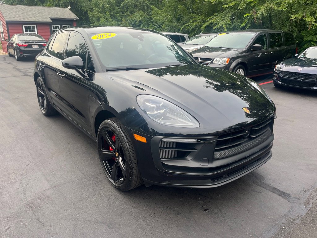 Used 2024 Porsche Macan GTS image 4
