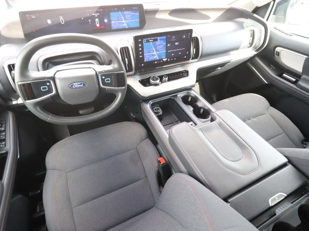 Used 2025 Ford Expedition Active RWD image 6