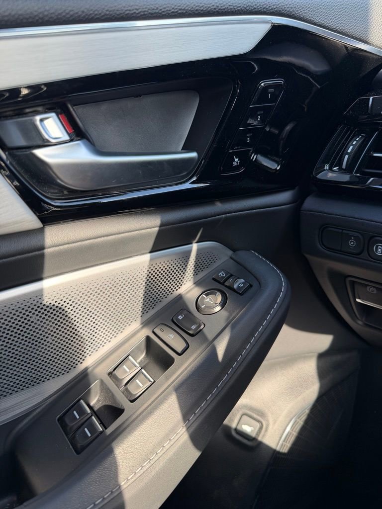 Certified 2025 Acura MDX w/ Technology Package image 21