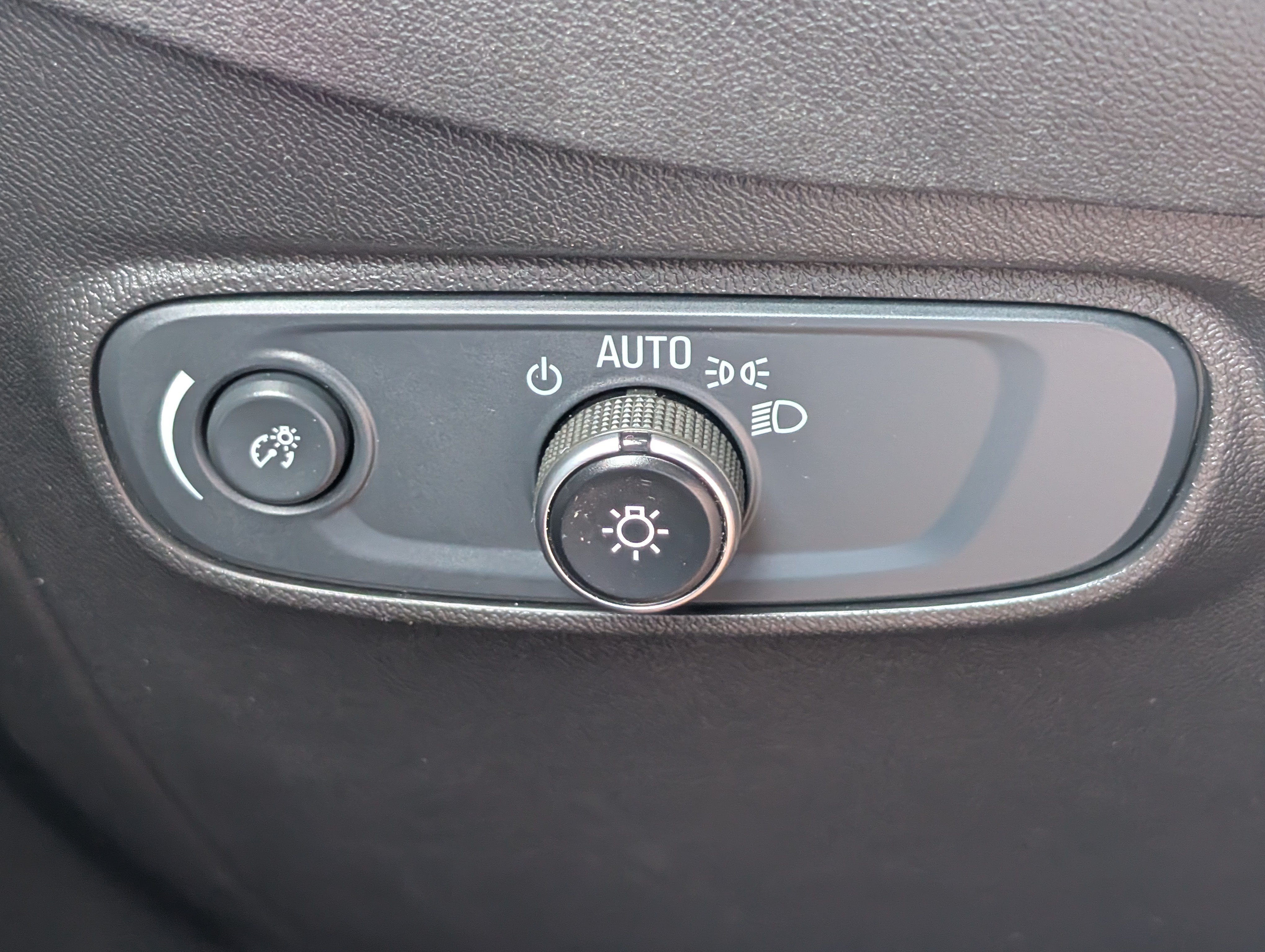 Used 2024 Chevrolet Equinox LT FWD image 22