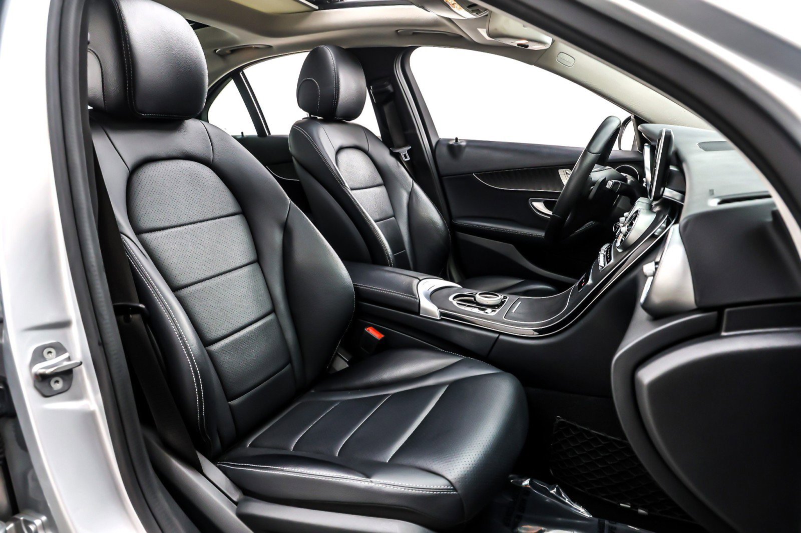 Used 2017 Mercedes-Benz C 300 Sedan image 7