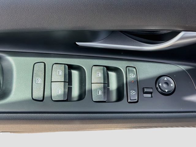 New 2026 Hyundai Elantra SE FWD image 17