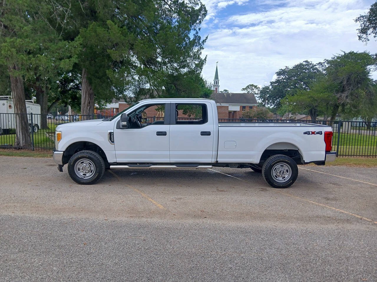 Used 2017 Ford F250 XL w/ Power Equipment Group AWD/4WD image 8