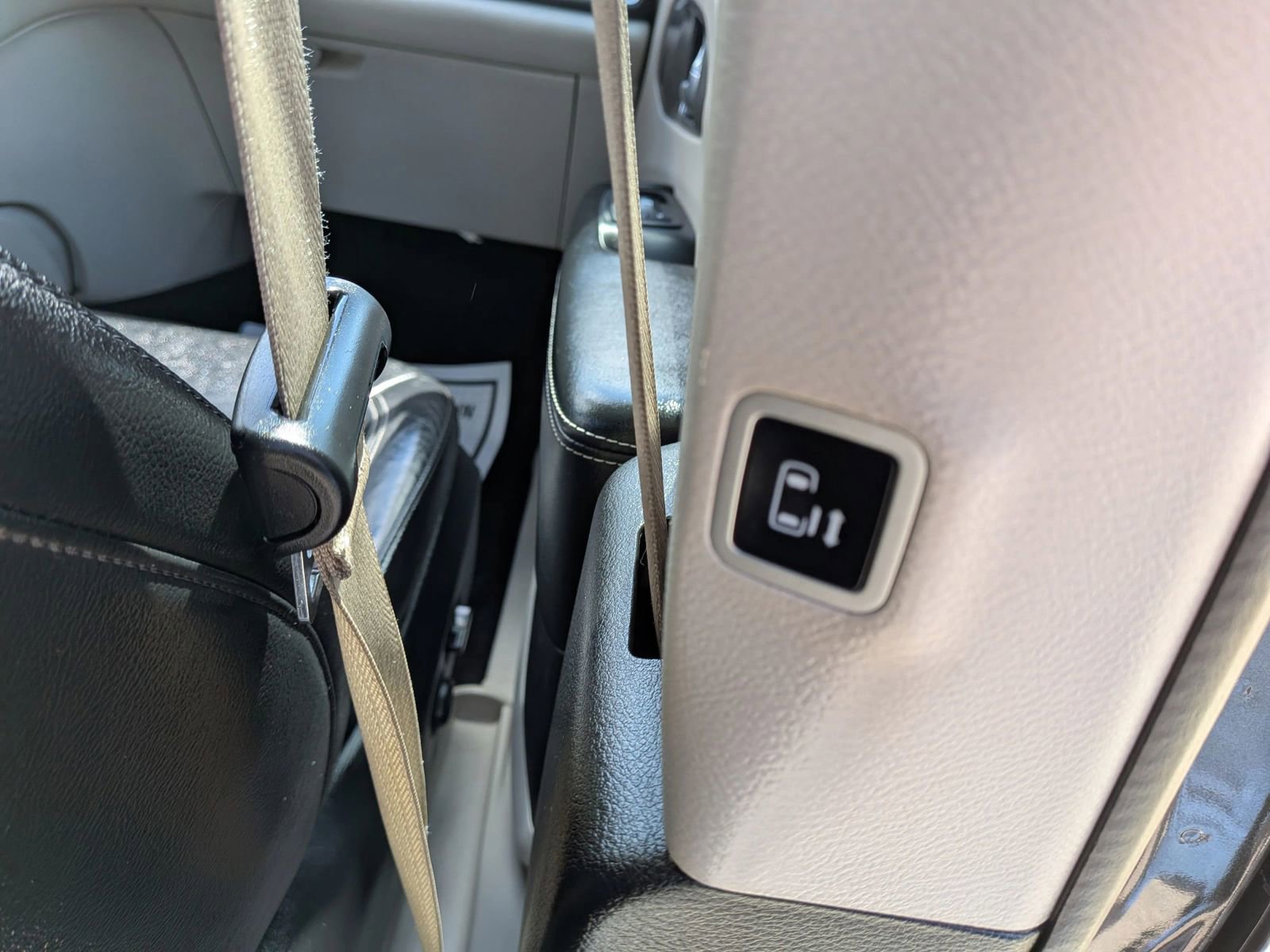 Used 2022 Chrysler Pacifica Touring-L w/ Uconnect Theater Family Group FWD image 43