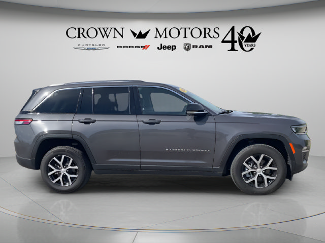 Used 2023 Jeep Grand Cherokee Limited AWD/4WD image 4