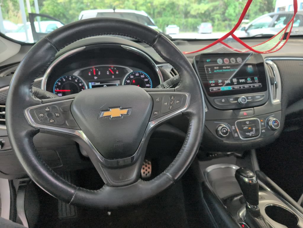 Used 2017 Chevrolet Malibu LT FWD image 12