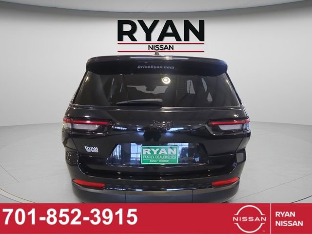 Used 2023 Jeep Grand Cherokee L Laredo image 16