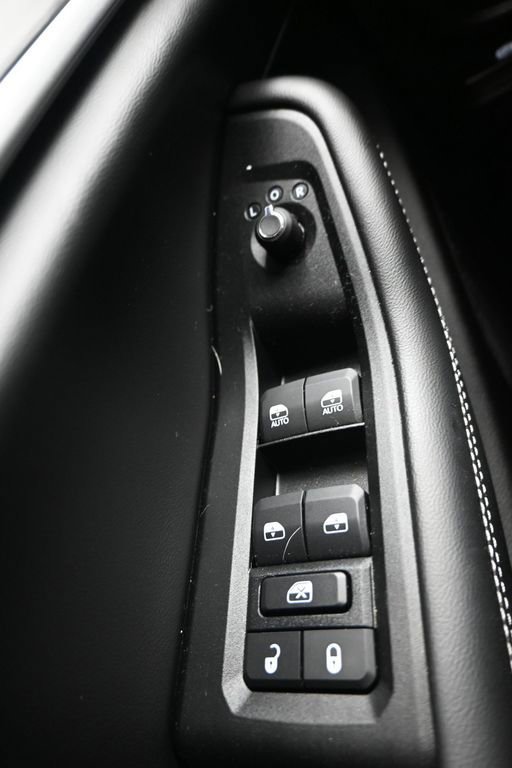 Used 2025 Jeep Grand Cherokee Limited w/ Black Appearance Package image 18