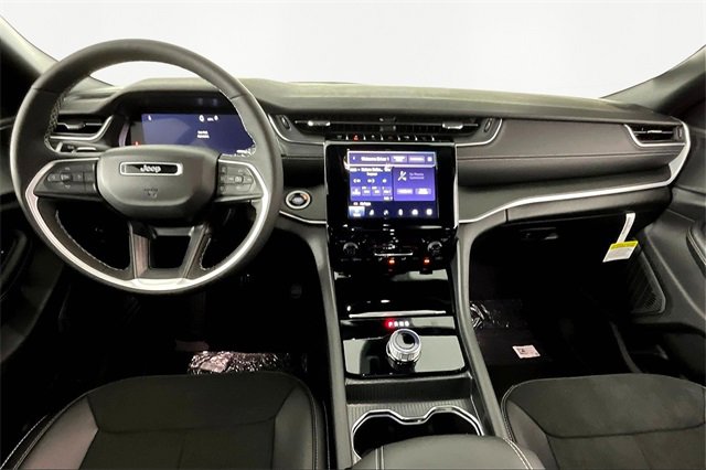 New 2025 Jeep Grand Cherokee Laredo image 6