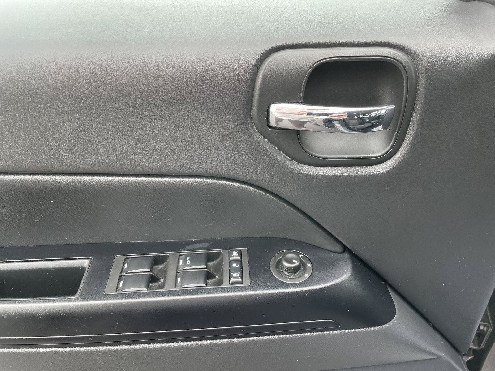 Used 2017 Jeep Patriot Latitude AWD/4WD image 10
