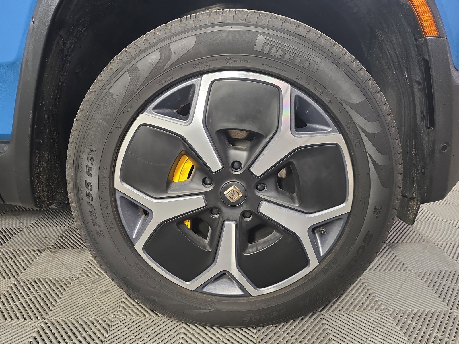 Used 2023 Rivian R1S Adventure AWD/4WD image 12