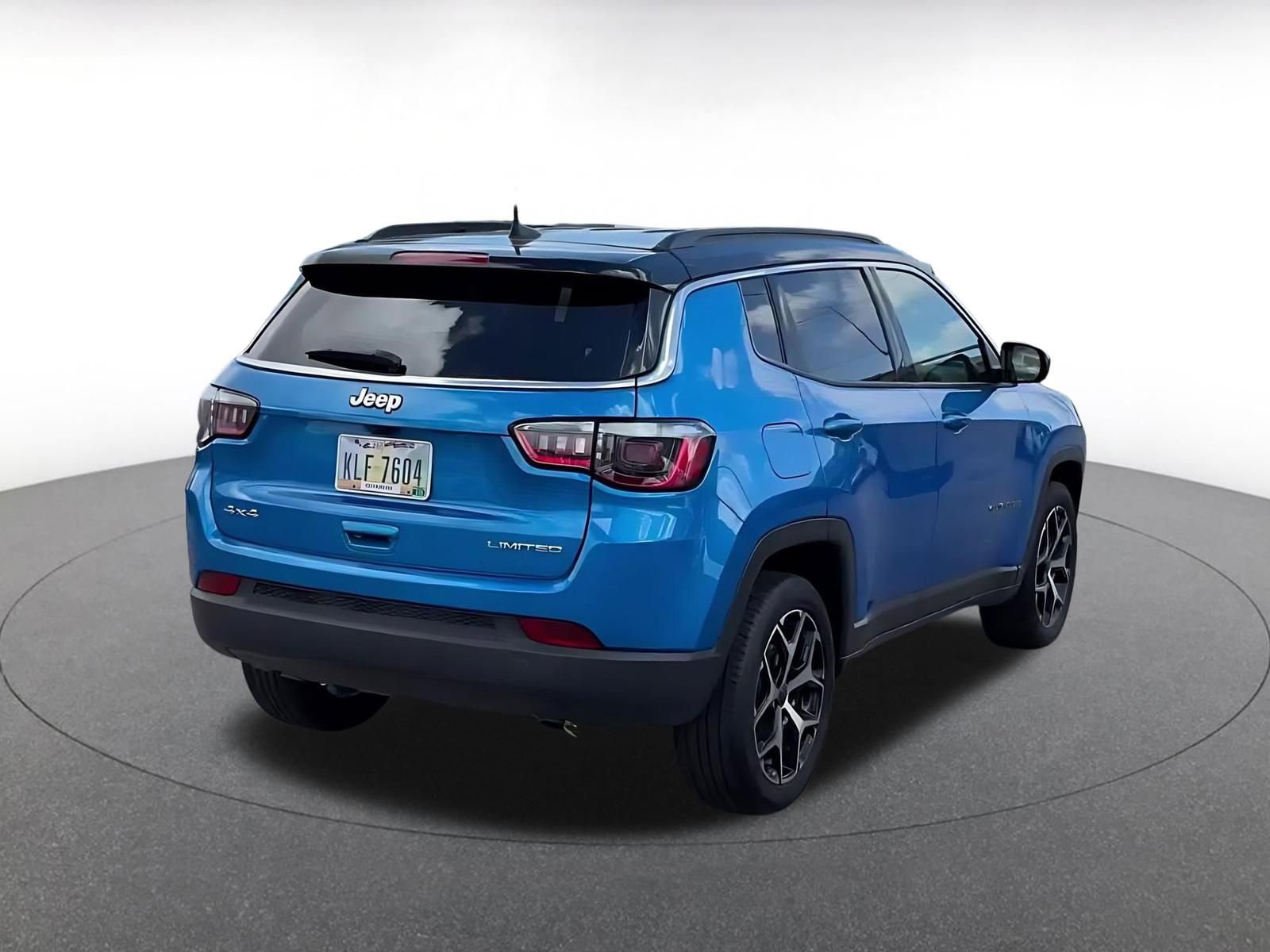 Used 2025 Jeep Compass Limited image 11
