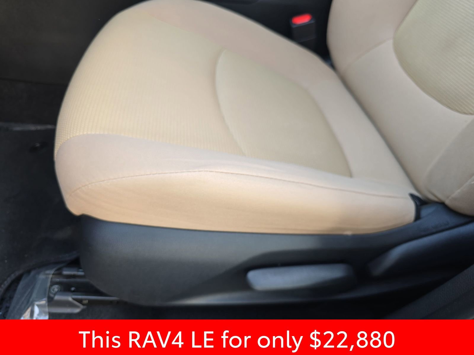 Used 2022 Toyota RAV4 LE image 34