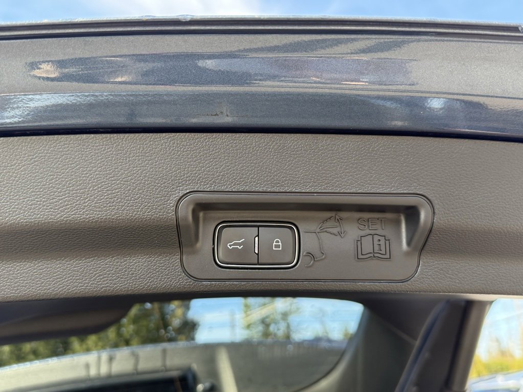 Used 2020 Ford Explorer Platinum image 11