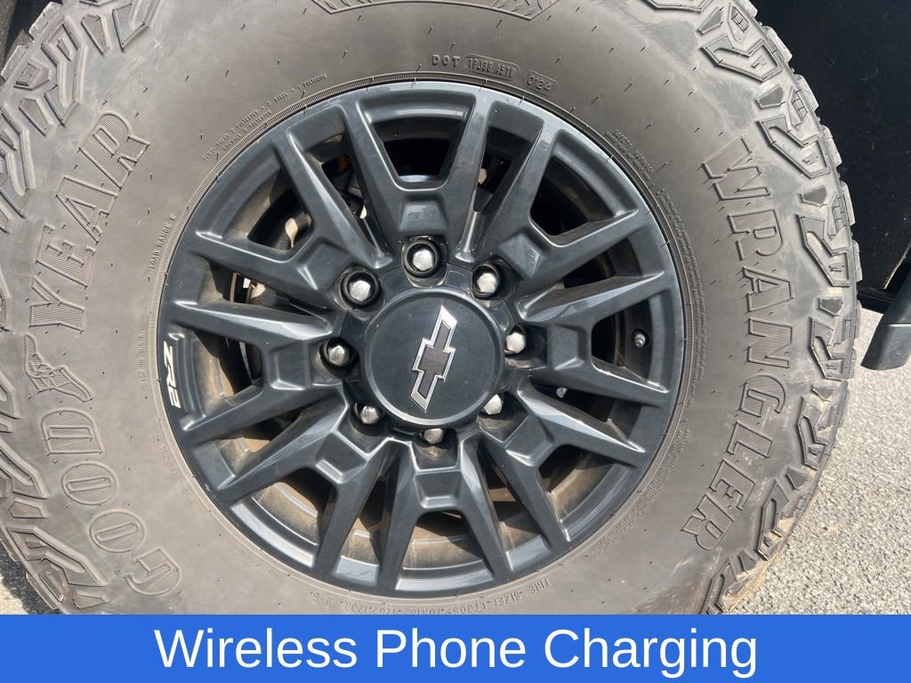 Used 2024 Chevrolet Silverado 2500 ZR2 w/ Technology Package image 12