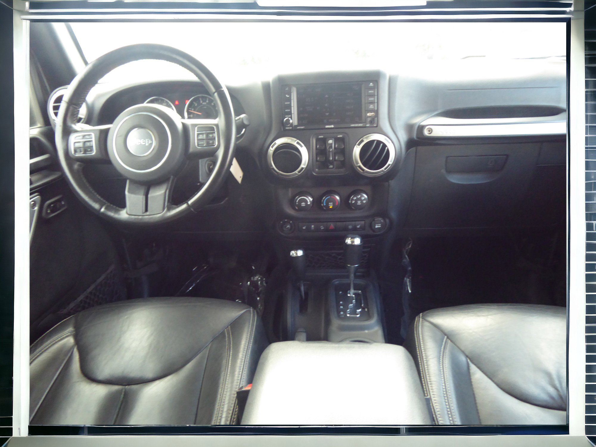 Used 2017 Jeep Wrangler Unlimited Sahara w/ Connectivity Group image 14