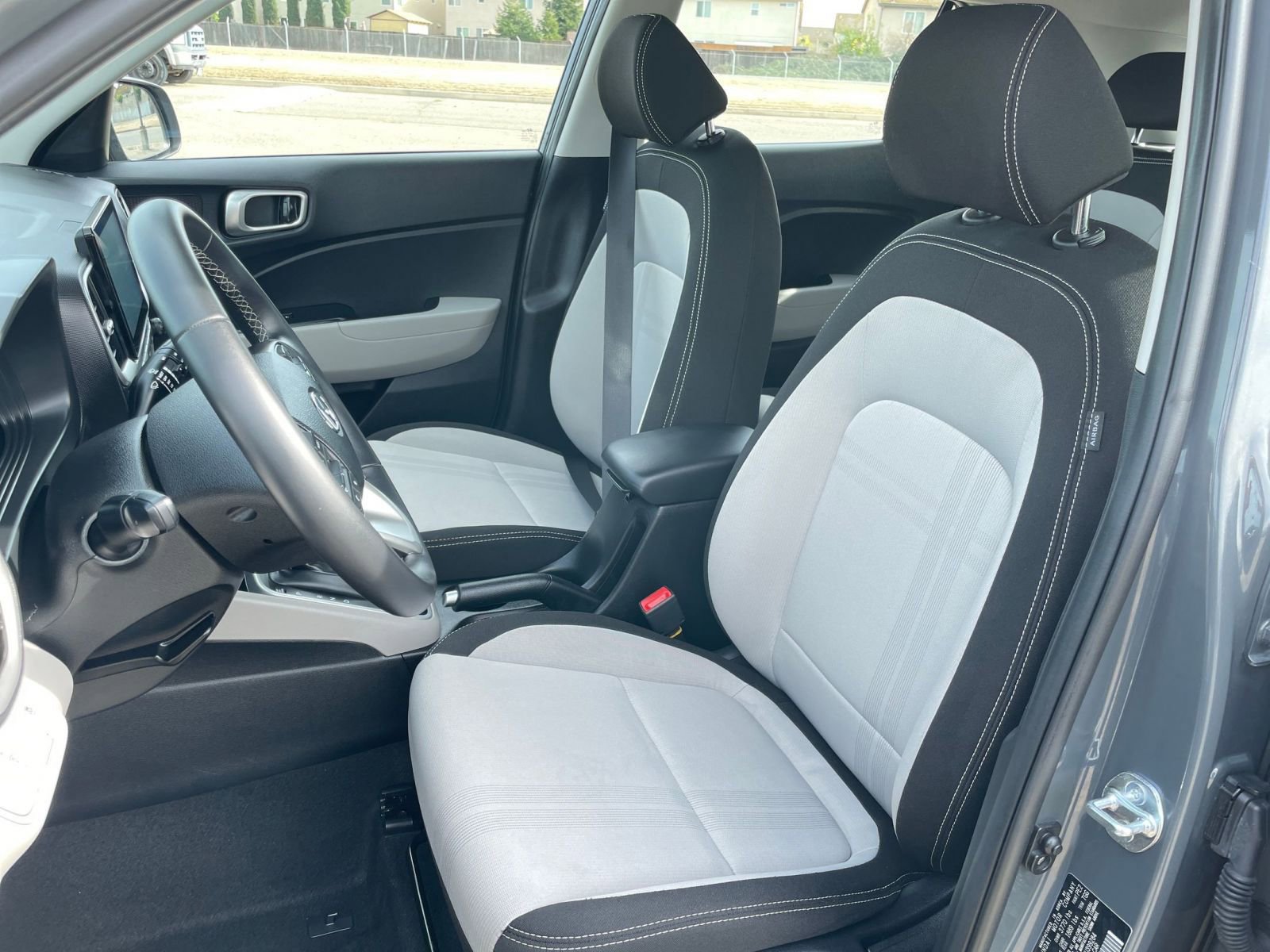 Used 2025 Hyundai Venue SEL image 37