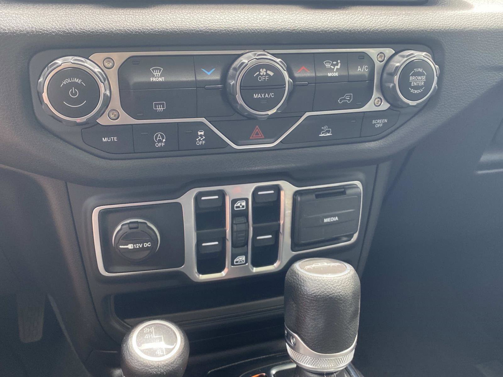 Used 2025 Jeep Gladiator Overland AWD/4WD image 28
