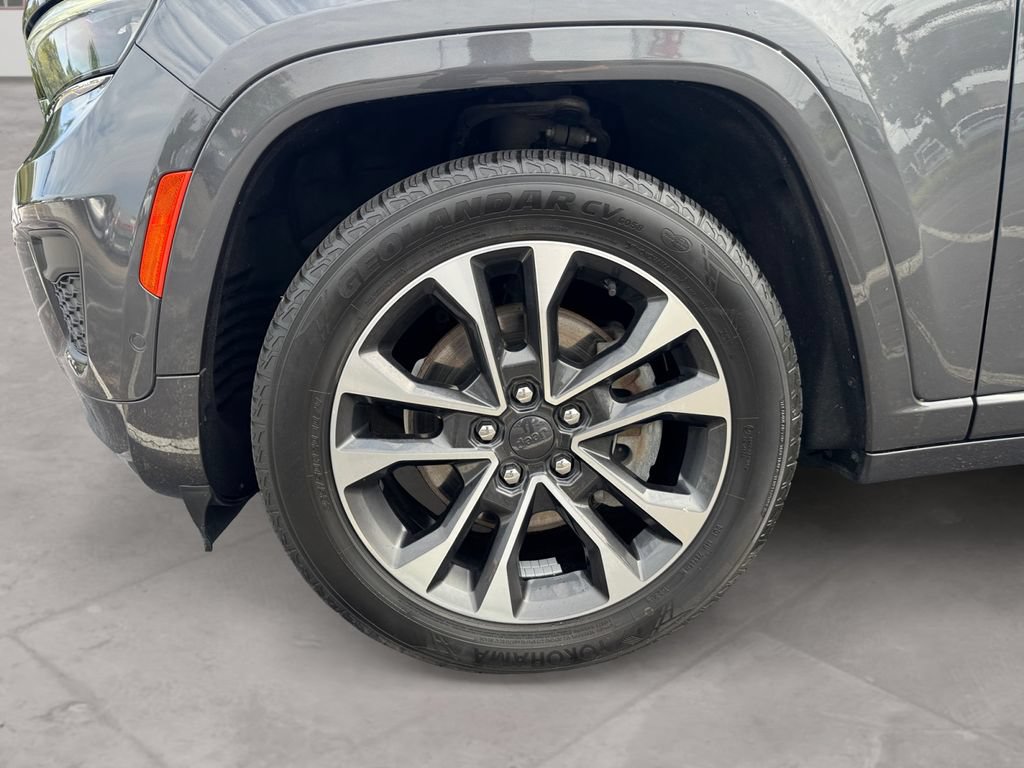 Used 2021 Jeep Grand Cherokee L Overland w/ Luxury Tech Group IV AWD/4WD image 14