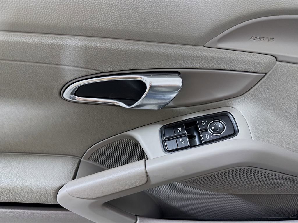 Used 2015 Porsche Boxster image 16