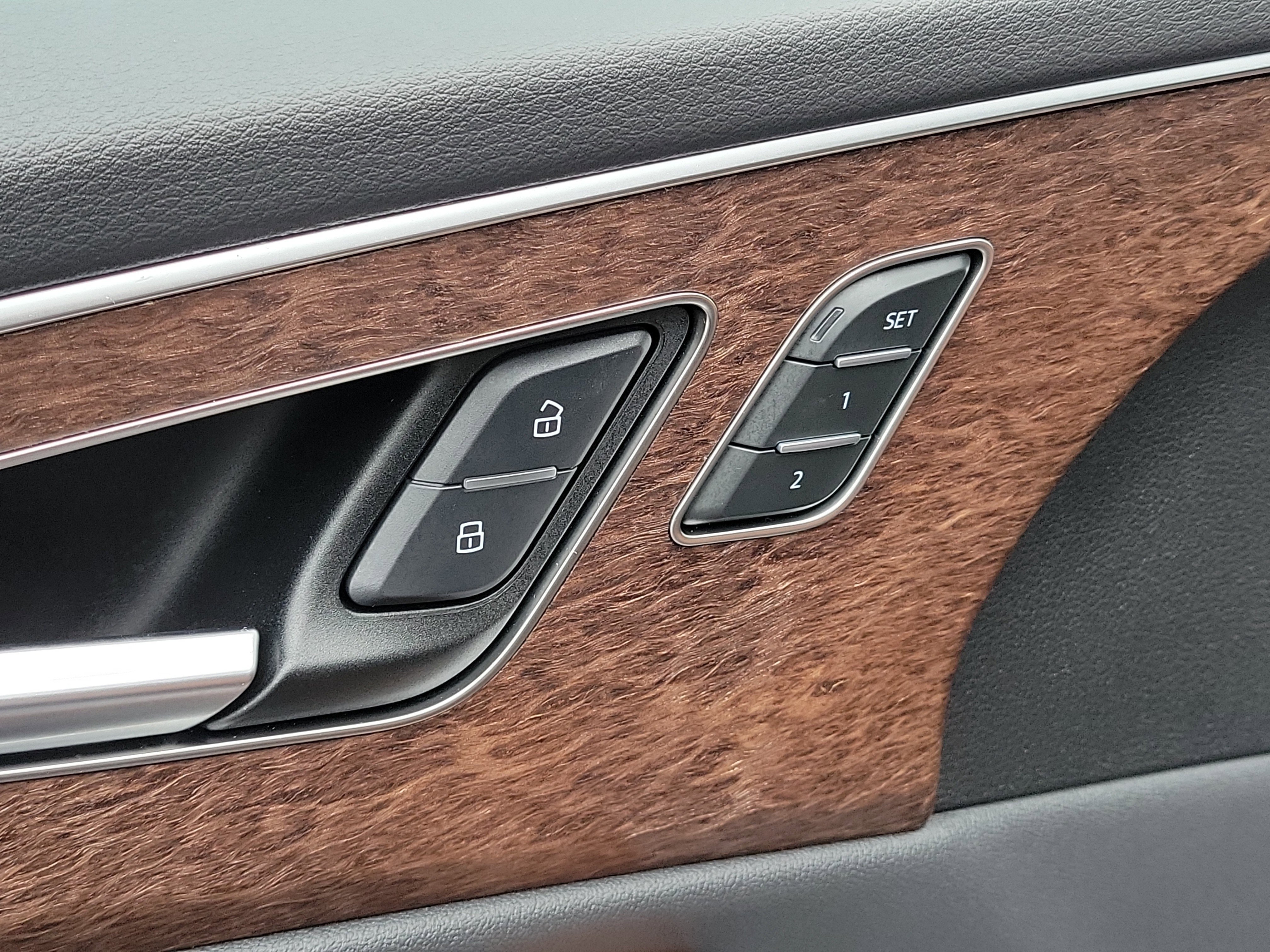 Used 2025 Audi Q8 Premium Plus AWD/4WD image 18